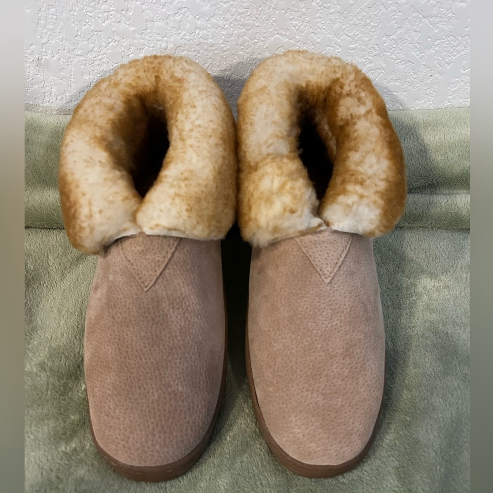 Men’s size 11 Old Friend Footwear Suede and Fleece Bootee in Color Chestnut